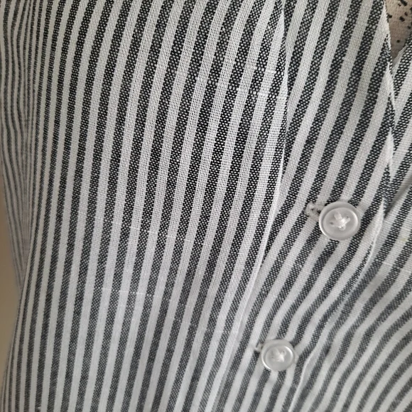 Striped Sleeveless Shirt - Picture 2 of 3